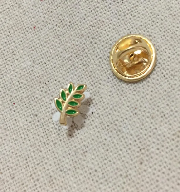 100pcs Mała niestandardowa broch i szpilki odznaka zielony liść Acacia Sprig Masonic Regalia Mason Lapel Pin Akasha Prezent dla Fello5614359