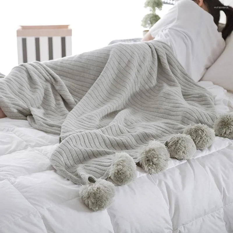 Couvertures couverture en coton doux nordique fil tricoté boule de cheveux housse de canapé avec pompon tapis housse chaise décor à la maison