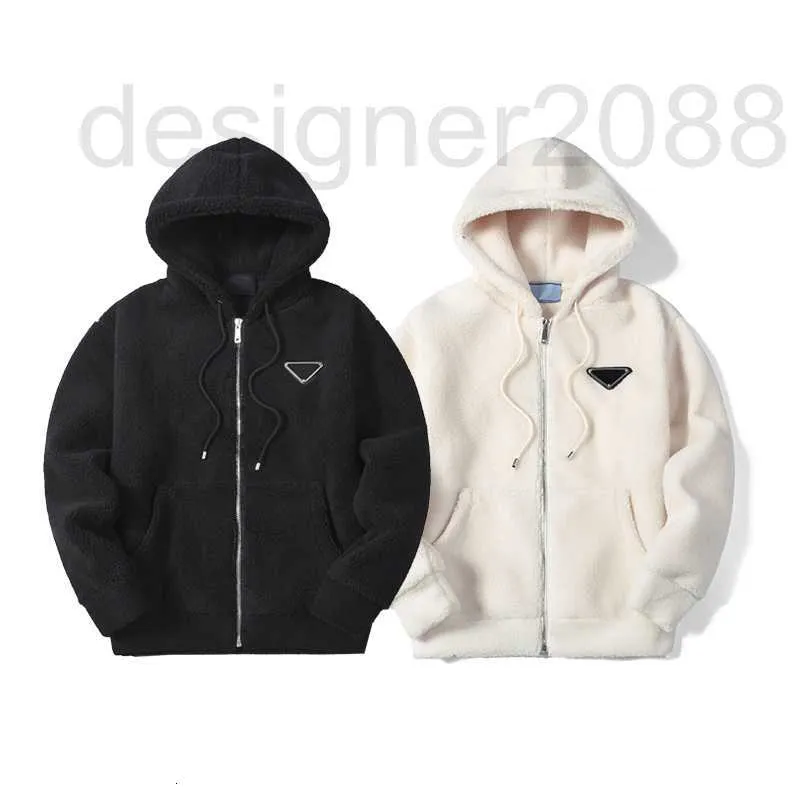 Men's Jackets Designer Autumn and winter Mens jackets wool lamb coat triangle thick Warm zipper Hooded casual men outwear QAUM