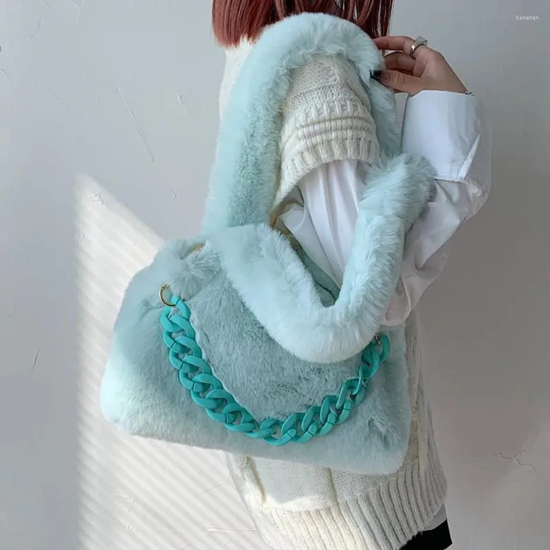 Sacs de soirée Toptrends moelleux fausse fourrure épaule douce pour les femmes hiver 2023 mode coréenne en peluche Kawaii grandes dames sacs à main couleur bonbon