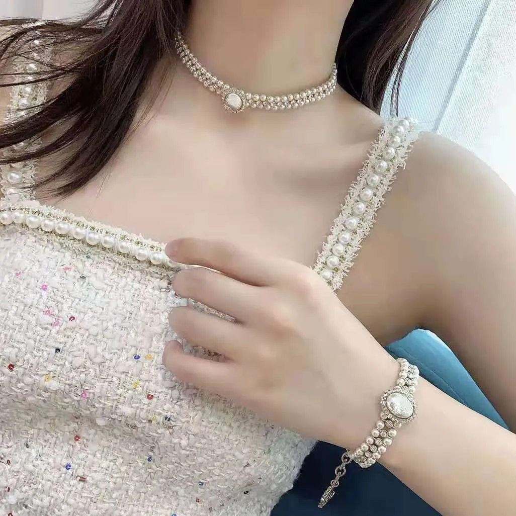 European Classic Pearl Retro Temperament Pearl Necklace Beaded Letter-Printing Double Layer Neckor Armband