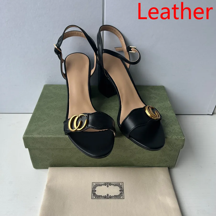 Talons avec boîte Chaussures pour femmes Sandales de créateur Sandales en cuir véritable de qualité Hauteur de talon 7cm et 5cm Sandale Chaussure plate Diapositives Pantoufles par 1978 001