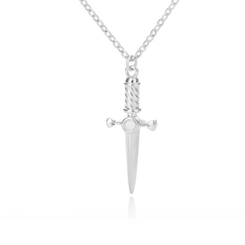 Colares pendentes Gothic Retro sobrenatural Espada Dagger Colar para faca para homens homens Aço inoxidável punk comemore jóias 2023
