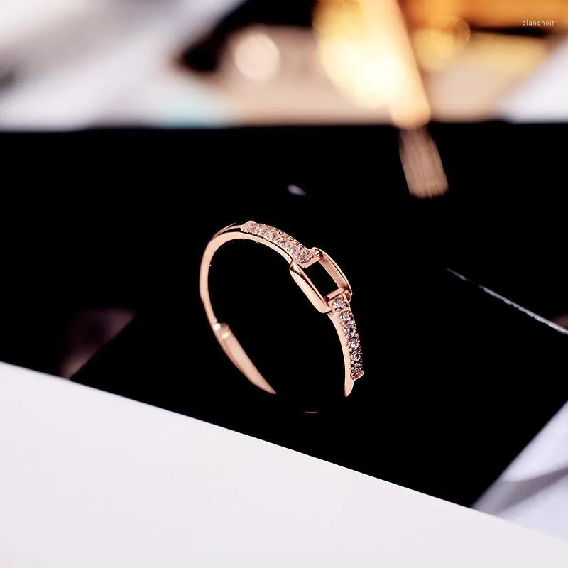 Обручальные кольца Юн Руо Розовое золото Цвет Мода Титановое стальное мозаичное циркон Герометрическое кольцо.