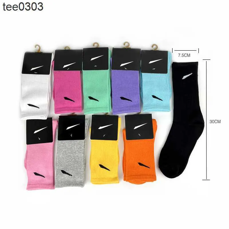 Designer Mens Socks Wholesale Verkoop All-match klassieke zwarte witte vrouwen mannen Ademend katoen Mix Mixing Football Basketball Sports enkelsok