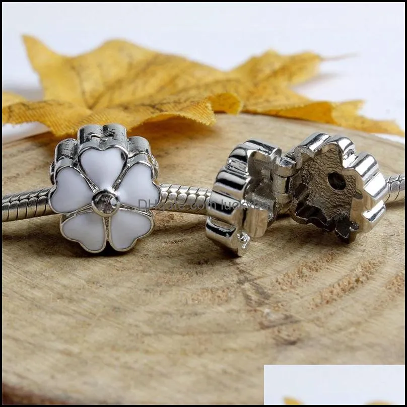 Stop alloy 18 Styles Charm Bead Prezent Świąteczny Serce Snowflake Star Fashion Kobiet Biżuteria Oszałamiająca europejska styl dla bransoletki Pandora 62 otsex