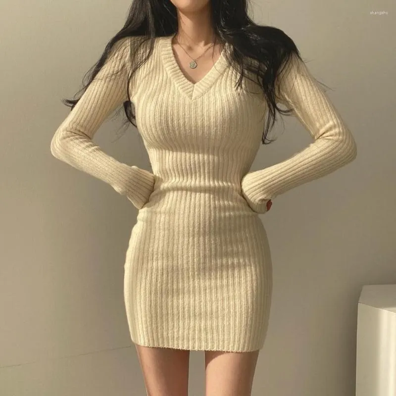 Casual Dresses White Black Women Knitting Dress Chic Autumn And Winter V-neck Slim Bottomed Knitted One-piece For Sweater Buttocks