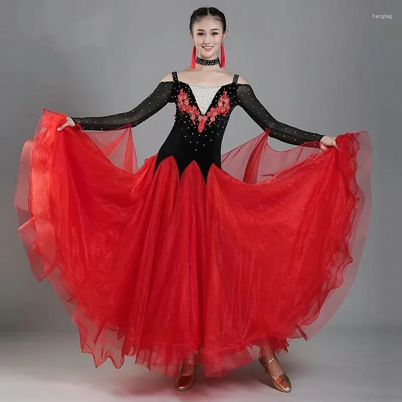 Stage Wear Abiti da ballo per valzer per adulti con paillettes rosse per ballare Competizione standard Abito da ballo di flamenco Donna Foxtrot