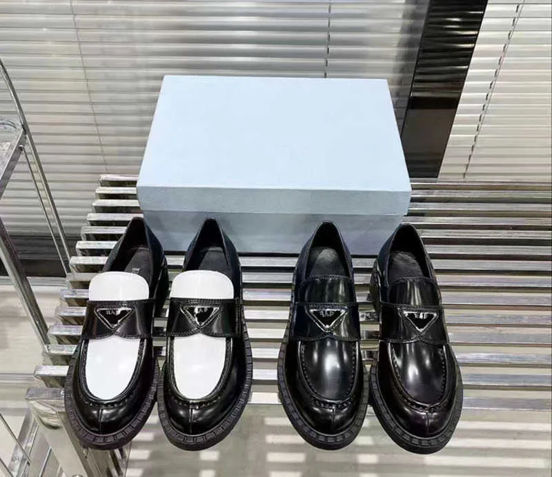 Chaussures décontractées de marque 2023 nouvelles chaussures en cuir standard petites chaussures simples en cuir britannique semelle épaisse femmes taille 35-42