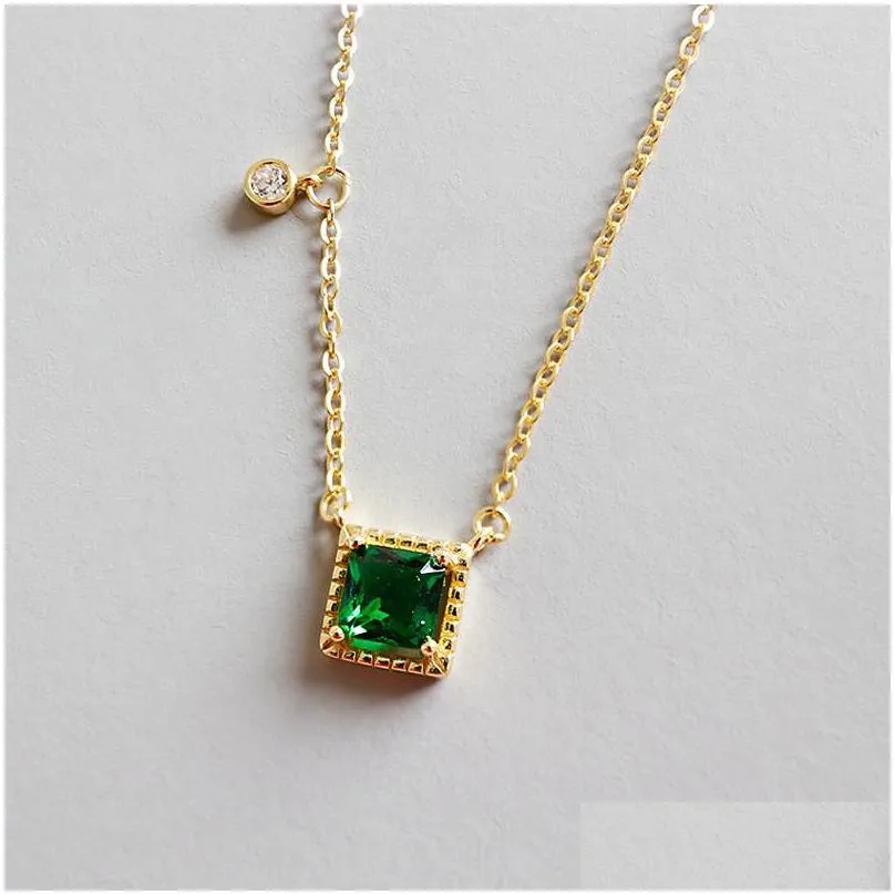 الفضة الجديدة الموضة 925 Sterling Sier Emerald Square قلادة قلادة للنساء سحر الزركون الأبيض قلادة هندسية تسليم DH6YQ