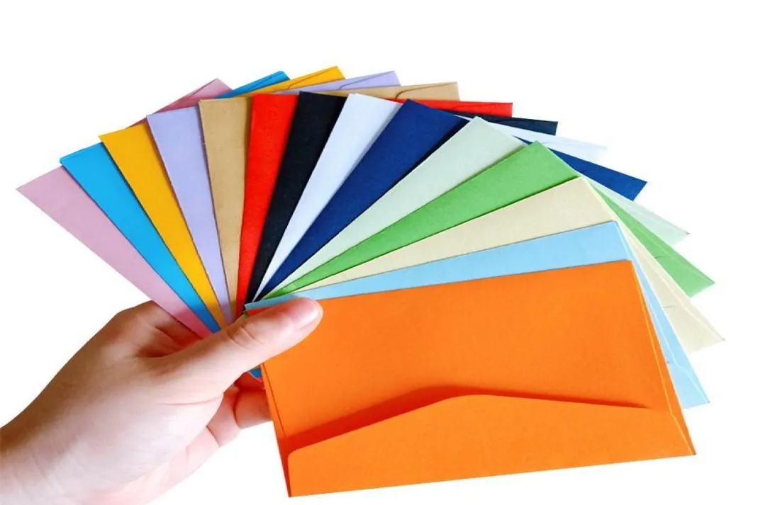 100pcslot Candy Kraft Paper 14 Färger tomma kuvert Bankkort kuvert gratulationskort mini kuvert medlemmar bbyMxe5747316