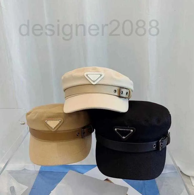 Basker designer mode kvinnor basker hatt med b￤lten f￶r kvinnor enkla nyhetsbohattar metall triangel svart platt topp kepsar vindt￤t ren 6 osa