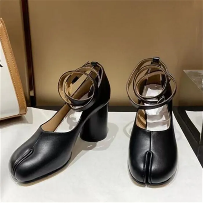 Fashion Womens Shoes Designer Split Toe Ninja Tabi Pump Woman High Heel Pig Feet Shallow Sandal Buckle Round Head Women Dress Shoe