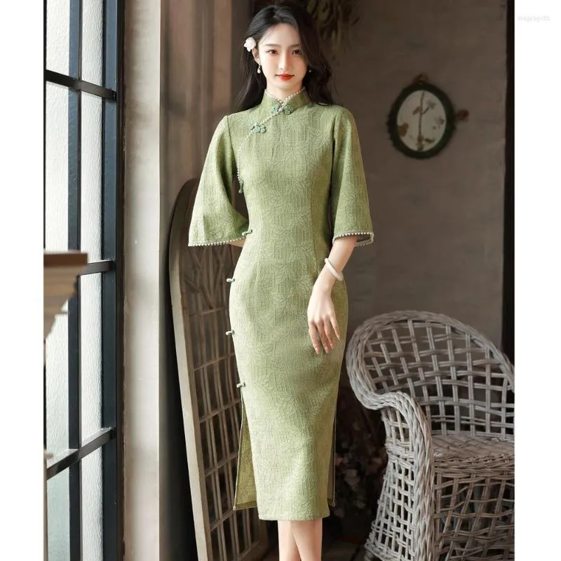 Abbigliamento etnico Colletto alla coreana con perline retrò Bottoni fatti a mano Pizzo verde Cheongsam Primavera Flare Manica Chiffon Qipao Abito da donna cinese