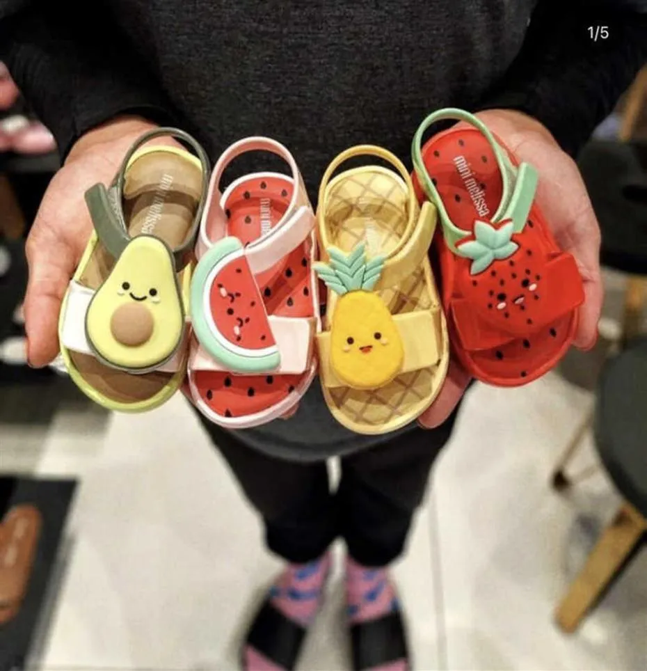 2021 Girls Sandals Melissa Children039S Shoes Strawberry Watermelon Spin Avocado Fruit Summer Boys and Girls Flat Shoes Q062926