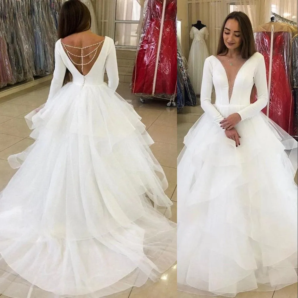 2023 Abiti da sposa A Line Estate Bohemian Semplice Paese Scollo a V profondo Buco della serratura Tulle Ruffles Maniche lunghe Schiena aperta Sweep Train Abiti da sposa taglie forti