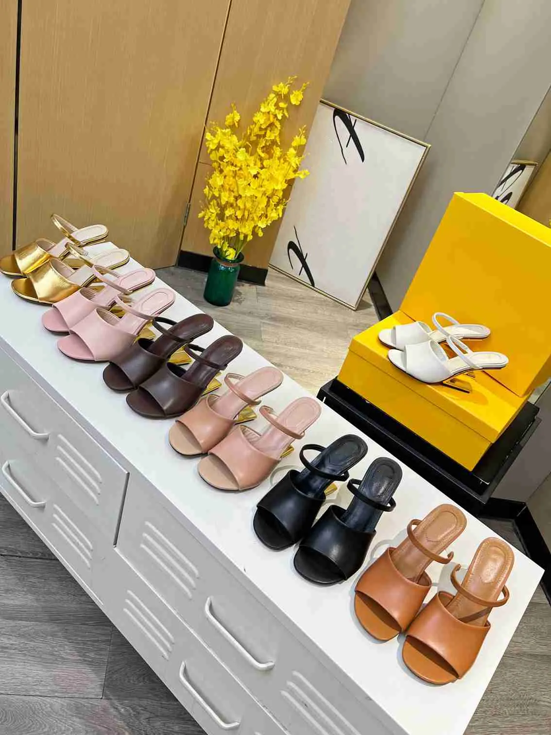 2023 Fashion First Leather Sandals Pretty Mules Gold Women's Slippers Heel Toe Metal Sandal size 35-42