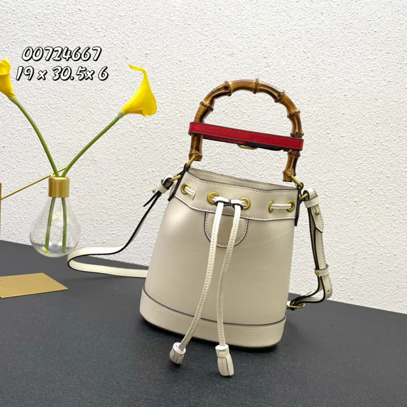 5A Luxury Tote Bag Designer Handväska Diana Mini Bucket Bag Top Bamboo Handle Double G White Leather Women Shoulder Crossbody Bag Ny 2022