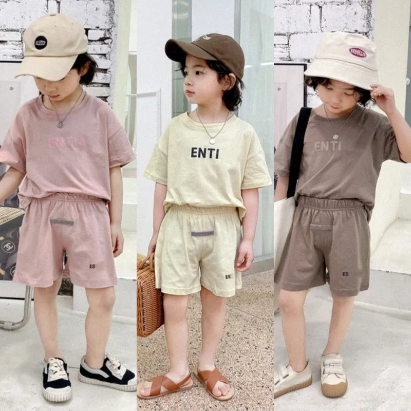 T-shirts Vêtements Ensemble designer ESS Baby Kids Boys Boys Girls Clothes Essentials Summer Luxury Tshirts Shorts Tracksuit Childre