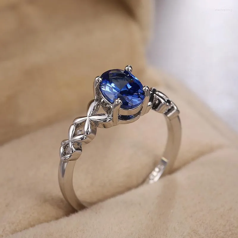 Pierłdy ślubne klasyczne srebrne zaręczyny dla kobiet Shine Owalny niebieski CZ Stone Inlay Modna biżuteria delikatne zespoły pierścień