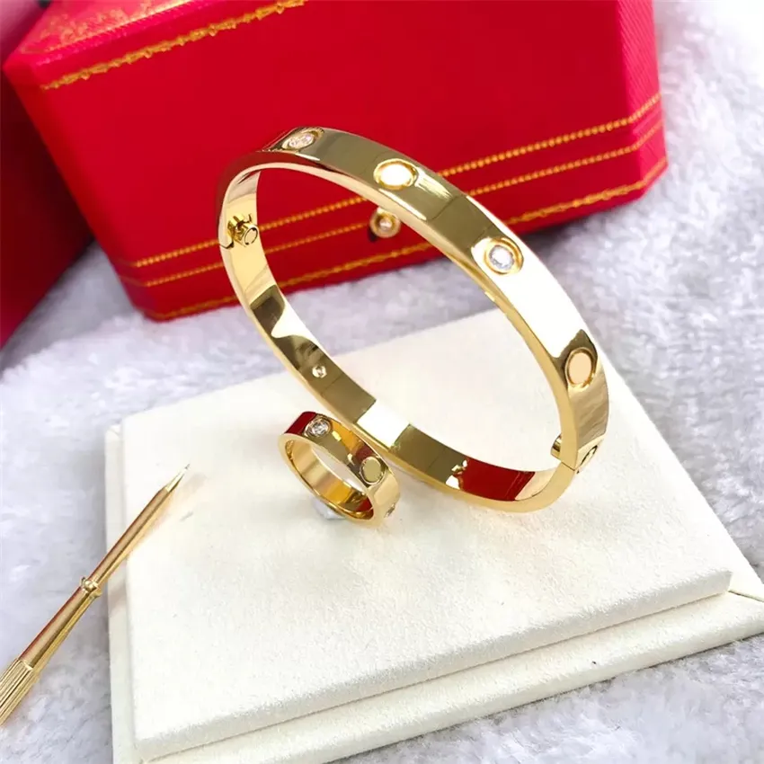 Titanium Bangle Luxe Armband Voor Vrouwen Man Mode Schroef Gouden Bangle Diamond Crystal Design Minnaar bedelarmbanden 4 CZ Designer Sieraden Verjaardagscadeau