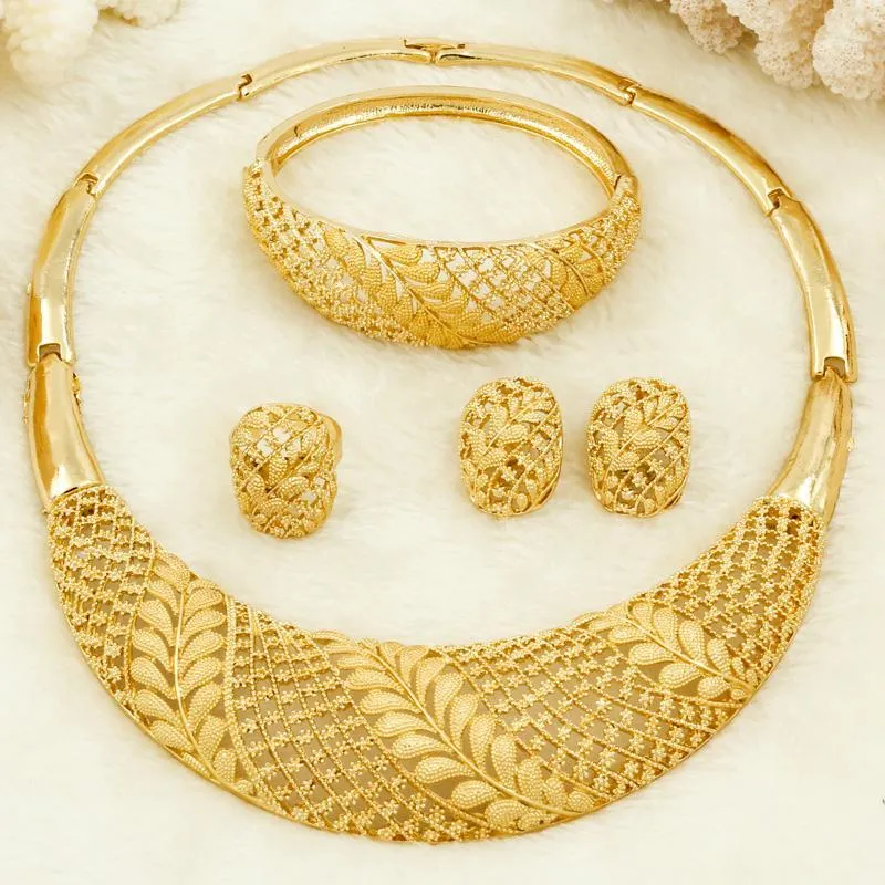 Brincos de decote Conjunto de jóias de moda africanas Jóias de noiva Conjuntos de casamento 18 Gold Dubai Design Hoop Ring Charm Bracelet1