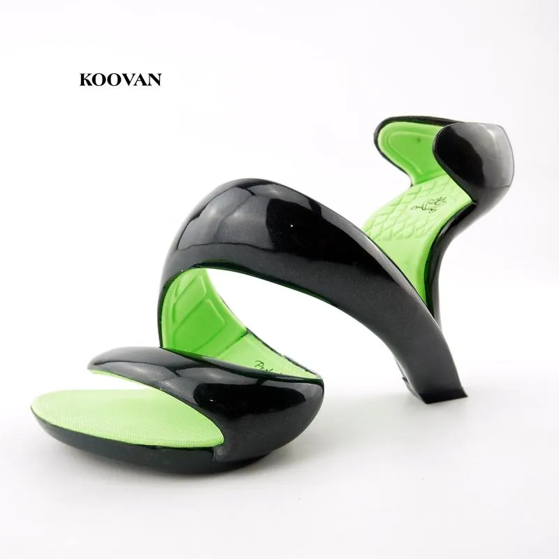 Sandaler Koovan Women Shoes 2023 Summer Fashion Bottomless Snake Heels Platform Wedding Pumps