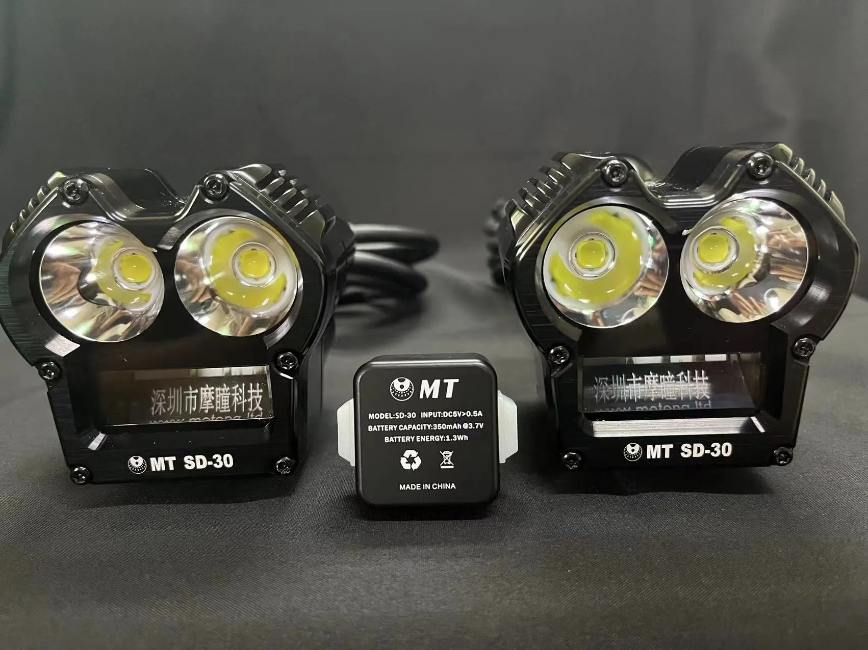 Motorradbeleuchtung Intelligentes Nachfolgesystem Scheinwerfer-Nebelscheinwerfer mit Motorrad-LED-3-Blitzlichtstrahl für Motorrad-Spot-Scheinwerfer mit Kabelbaum