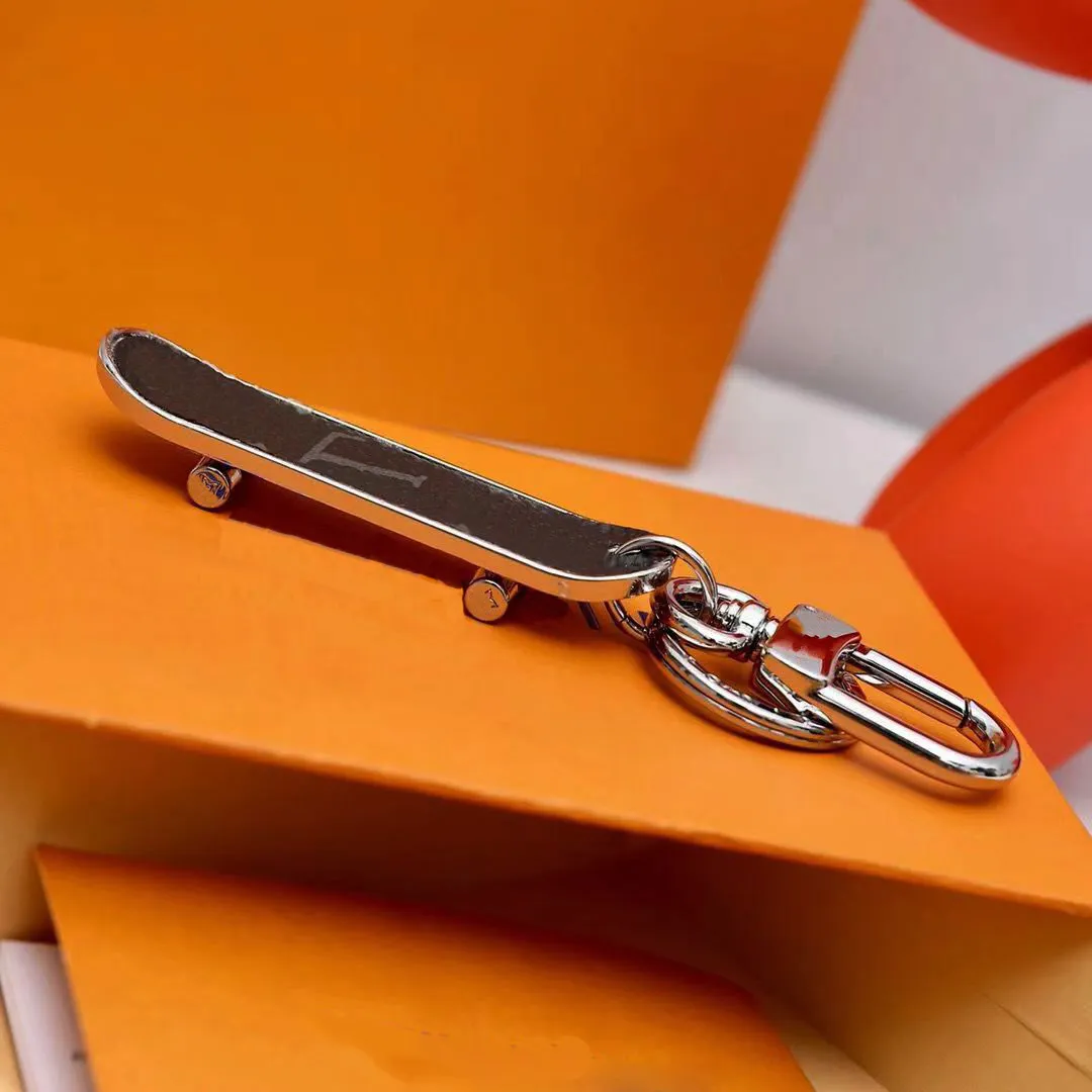 المصممين سلاسل المفاتيح S Keychain جلدية التزلج تصميم الأزياء عارضة نمط مفتاح سلسلة مزاجه متعددة الاستخدامات شعبية حقيبة معلقة