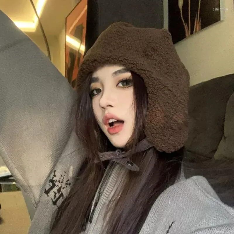 Berretti EUMOAN Cappello da pilota in lana di agnello invernale Protezione per le orecchie calda da donna Moda Lei Feng Versione coreana degli amanti dello sci