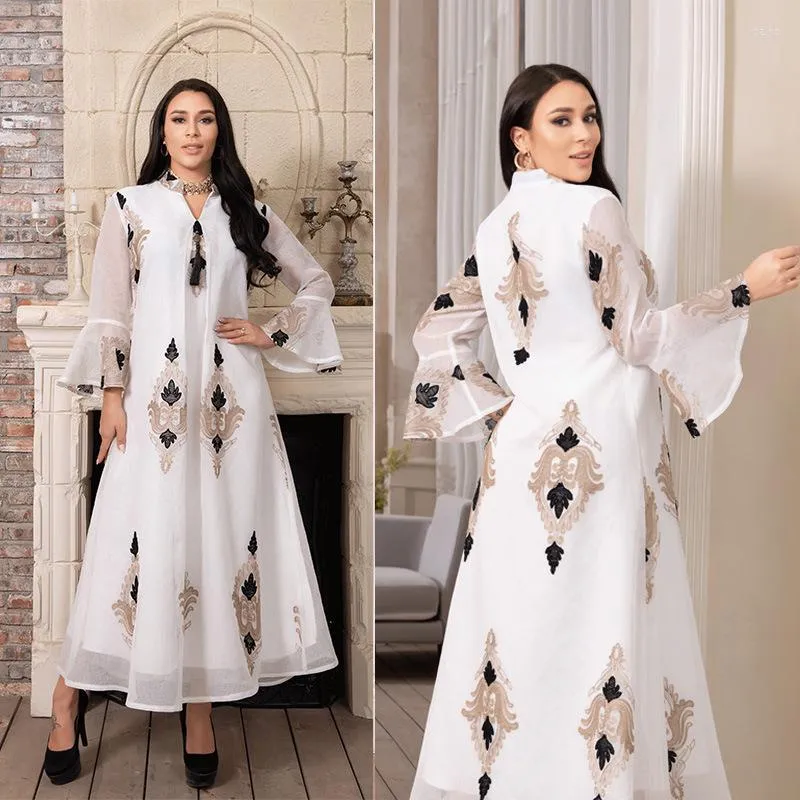 Etniska kläder muslimska kvällsfestklänning kvinnor islamiska blossade ärmar broderade vit chiffong lång mantel abaya dubai hijab klänningar