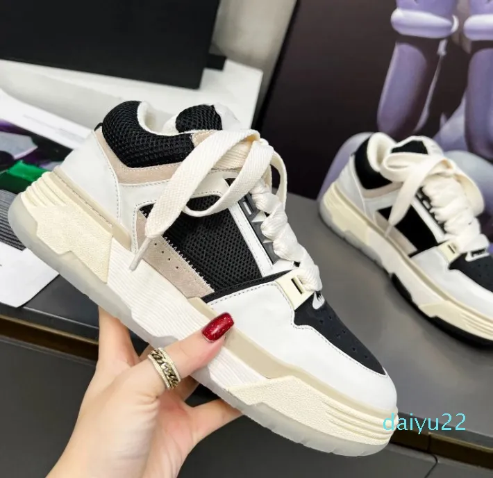 Tenis com a lingua grande 2025