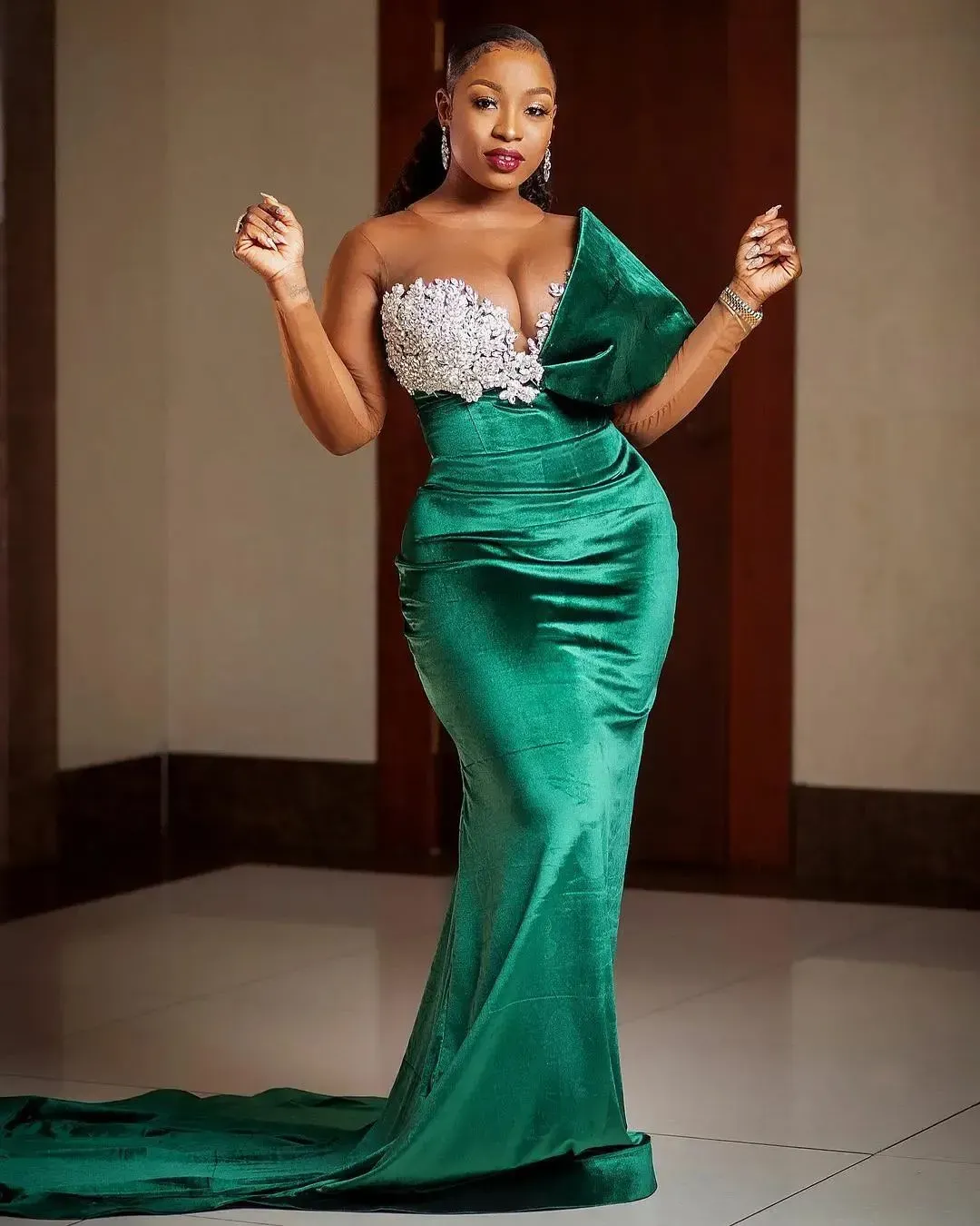 Dark Green 2023 Sheer Neck Velvet Evening Dresses Sexy Sleevelss Plus Size African Prom Gowns GB1221