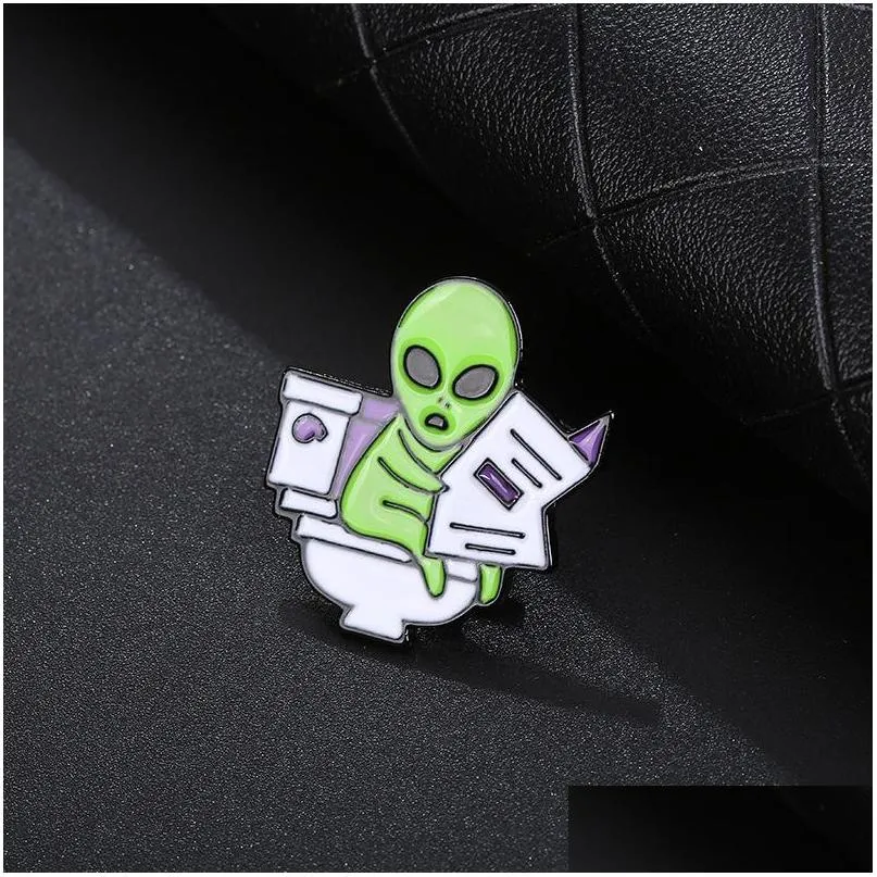 Pins Brooches Cartoon Funny Alien Brooch For Cute Girls Enamel Pin Et Reading Newspaper In Toilet Metal Badges Jewelry Small Women Dhauh
