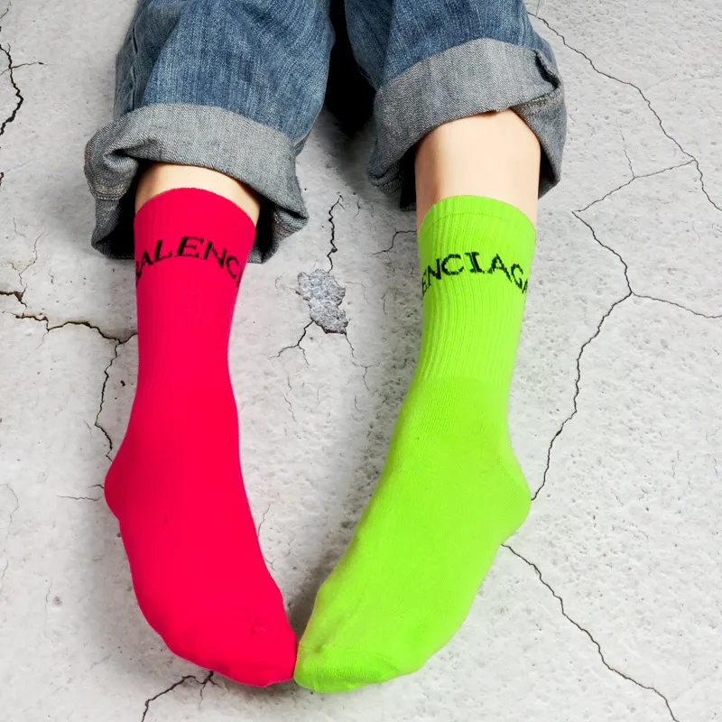 Projektant kolorowe skarpetki w kształcie liter moda nowość Harajuku napis skarpetki mężczyźni kobiety bawełna deskorolka Street Casual Sock