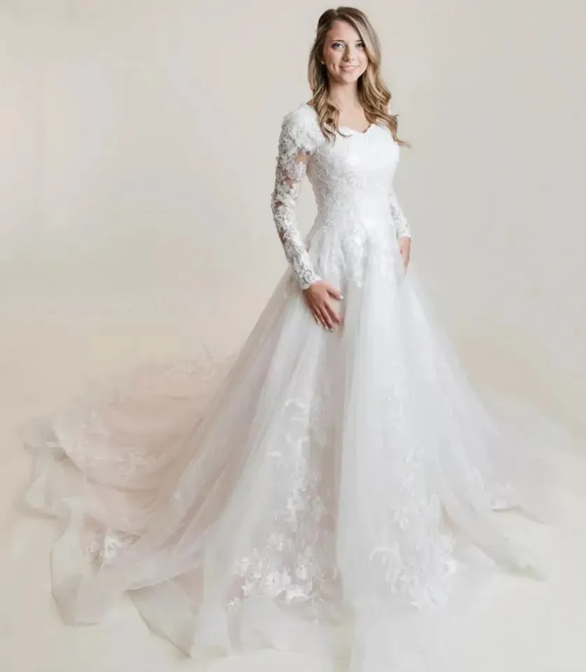 Boho Lace Appliqued Wedding Dresses 2023 Elegant Long Sleeves Bridal Gowns V Neck Tulle Country Western Vestido De Novia