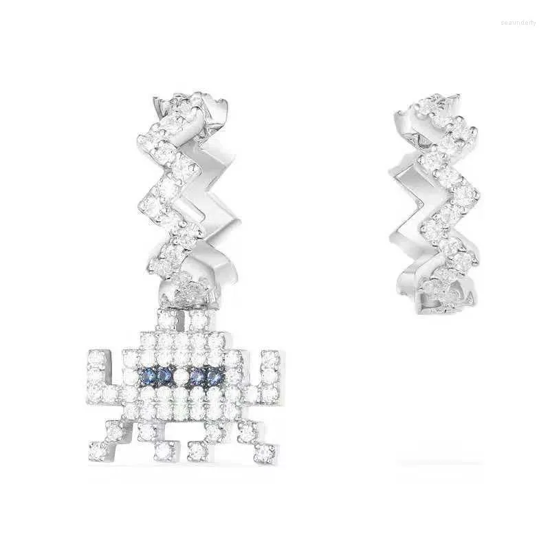 أقراط الطوق Soelle Luxury 925 Sterling Silver Asymmetric Space Shooter Zigzag Pave Full CZ Zircon Women Grand Brand Jewelry