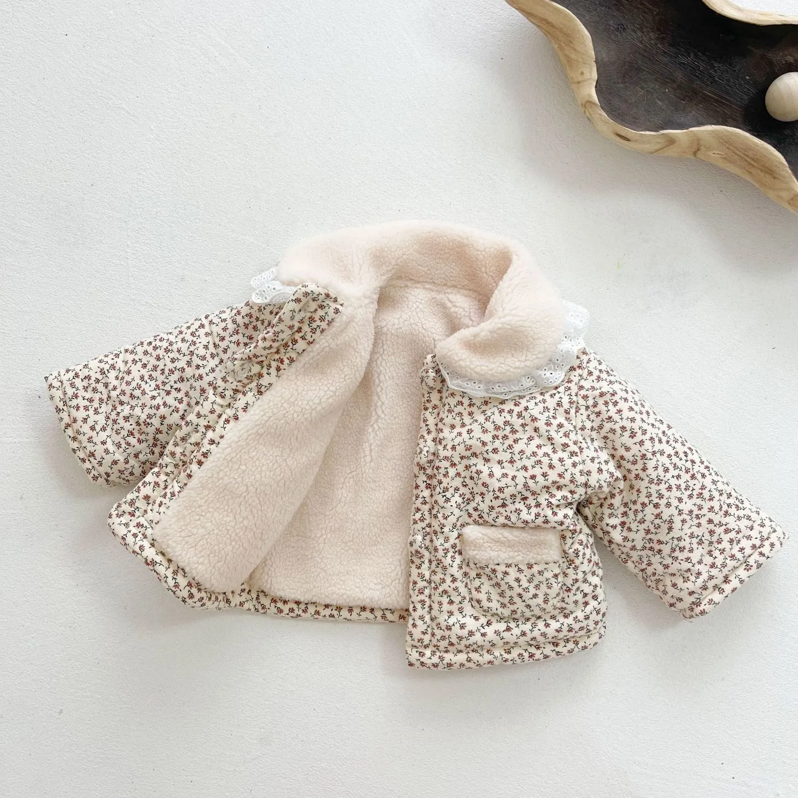 Down Coat Fashion Baby Girl Winter Clothes Jacket tjock lamm spets krage spädbarn småbarn barn varm blommor utkläder bomull 0 3y 230111