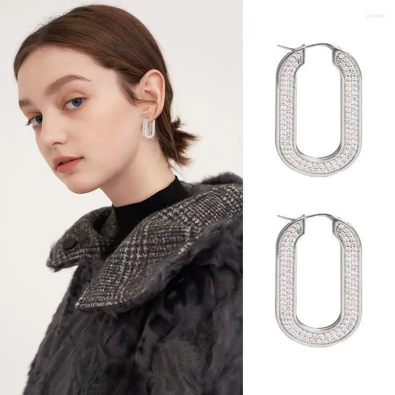 Hoopörhängen 2023 Personlighet Geometrisk metallstil Stylisk oregelbunden spegelkrok CE Earring för kvinnors flickor Party Jewelry