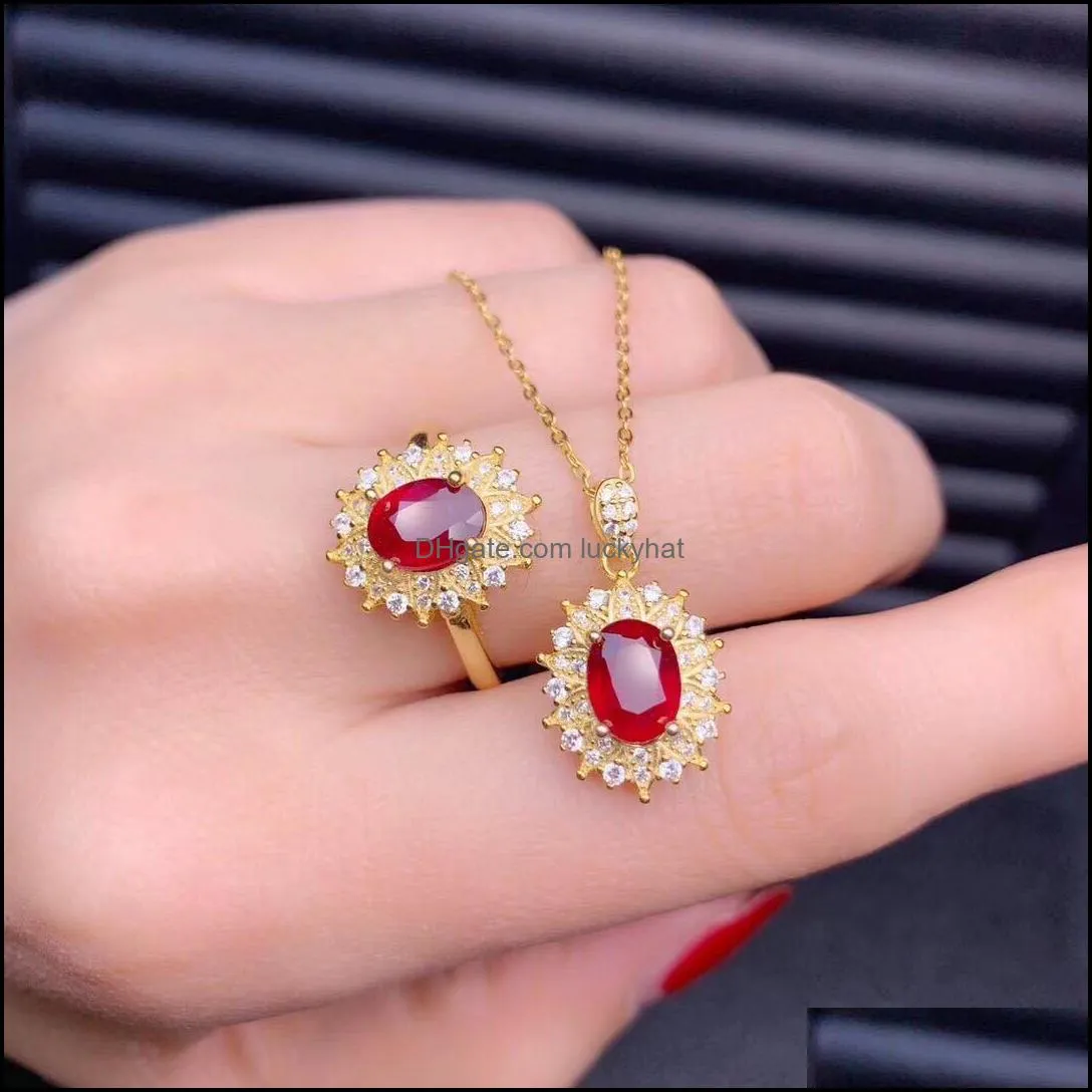 Autres ensembles de bijoux Feu Couleur FL Diamant Pierre précieuse Imitation Pigeon Sang Ruby Femelle Pendentif Ensemble 45cm Chaîne Ouverture Bague En Gros D Oteuq