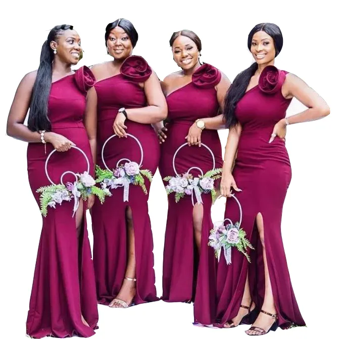 2023 아프리카 인어 신부 들러리 드레스 보라색 포도 한 어깨 꽃 파티 착용 명예 드레스의 측면 분할 하녀 웨딩 게스트 가운 스윕 기차