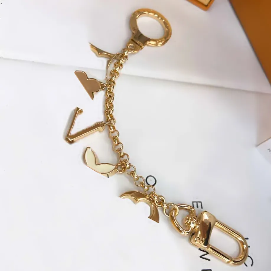 Moda Tasarımcısı Anahtarlık Marka Anahtar Toka Çiçek Mektup Anahtarlık El Yapımı Altın Anahtarlıklar Bayan Çanta Kolye