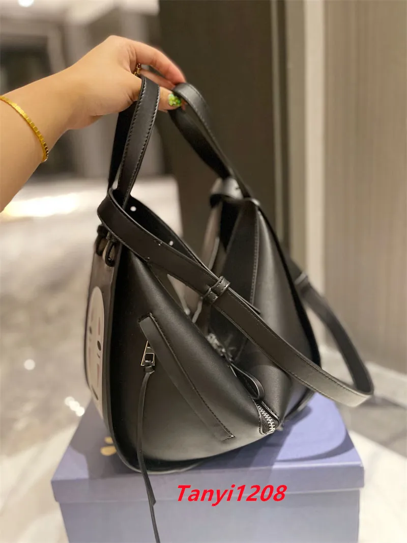 Popular Luxury Handbags Lady Crossbody Designer Bags Fashion Small Textured leather Shoulder Hobo Bag Black Totes Designers Handbag Women Cartoon