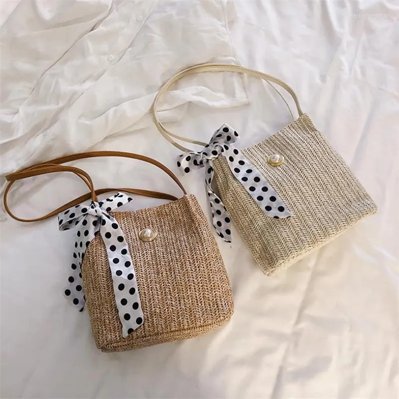 Kvällspåsar samling koreansk stil casual gräs vävt väska för kvinnlig enkel match spetshandväska fashionabla axlar med båge
