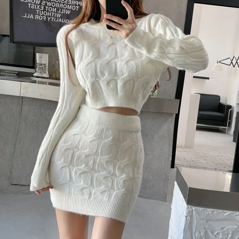 Zweiteiliges Kleid Elegant Herbst Winter gestrickt 2 Set Chic Frauen Sexy O Neck Pullover Crop Top Bodycon Minirock Koreanischer Anzug 230113