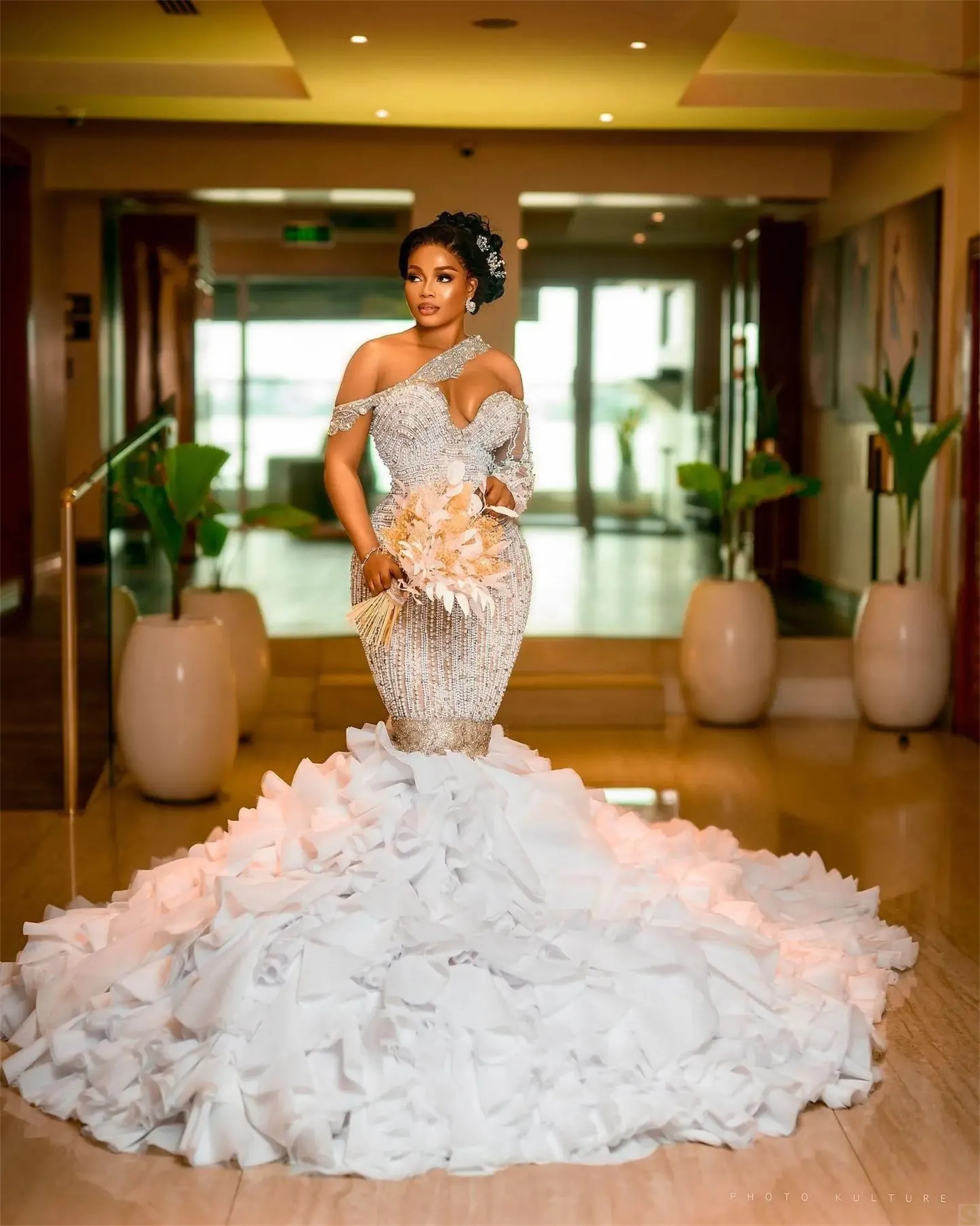 DHgate Enchanting Crystal Mermaid Wedding Gown One Shoulder Beaded Vintage Bridal Dress Wedding Party Events