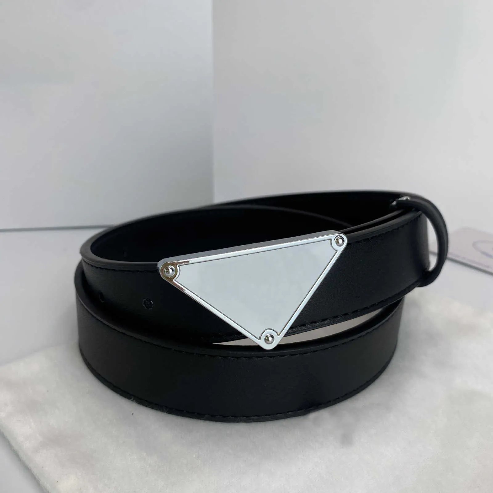Classic Letter Triangle Buckle Belts For Women And Men  display picture 2