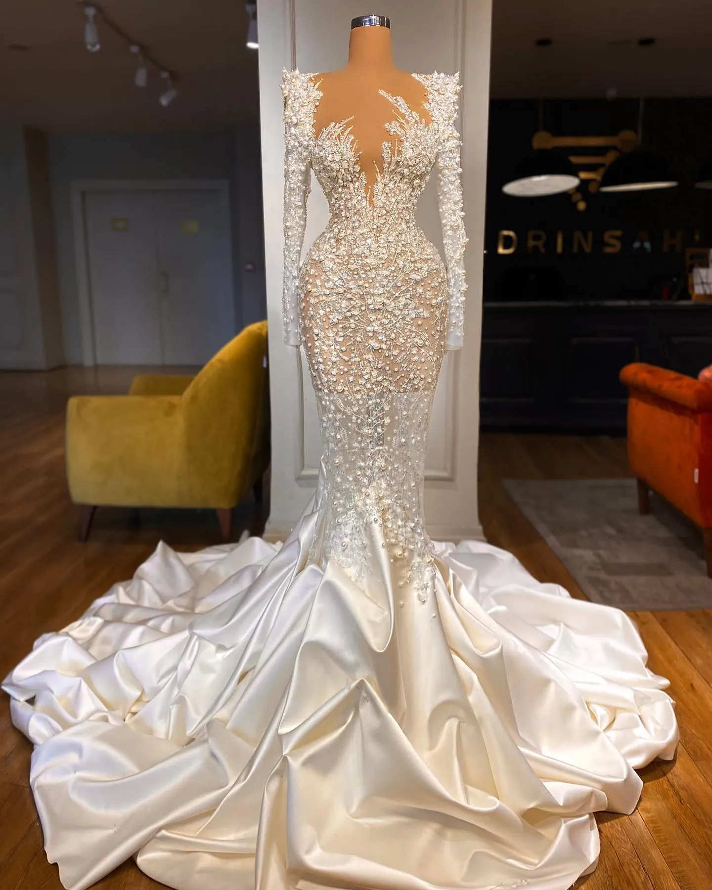 Squisiti abiti da sposa a sirena maniche lunghe scollo a V fiori di pizzo 3D appliques paillettes perline pieghe sexy treno lunghezza del pavimento taglie forti abiti da sposa abiti da sposa