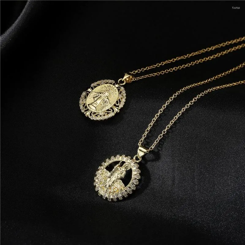 Pendant Necklaces Copper Plated 18K Gold Micro Set Zircon Priest Necklace Chain With Top Wedding Accessories For Women