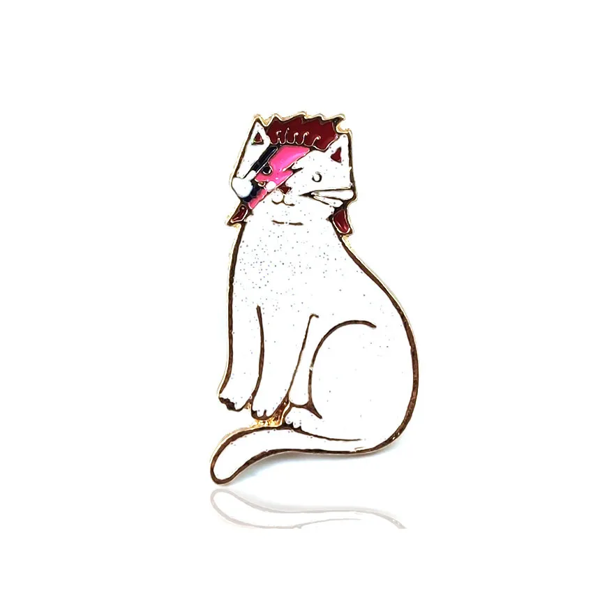 Śliczne korony białe kota broszki dla kobiet kreskówkowe złoto plastowane szpilki emalii zwierzęcy odznaki stopy mody biżuterii